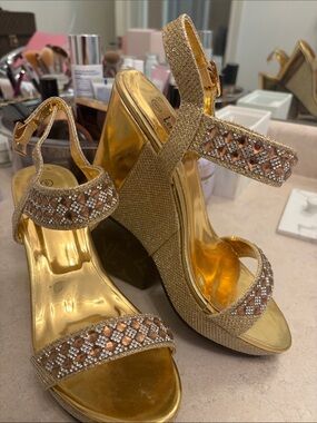 Macy's Ladies, Gold Crystal-Embellished Wedge Sandals NEW. Size 6